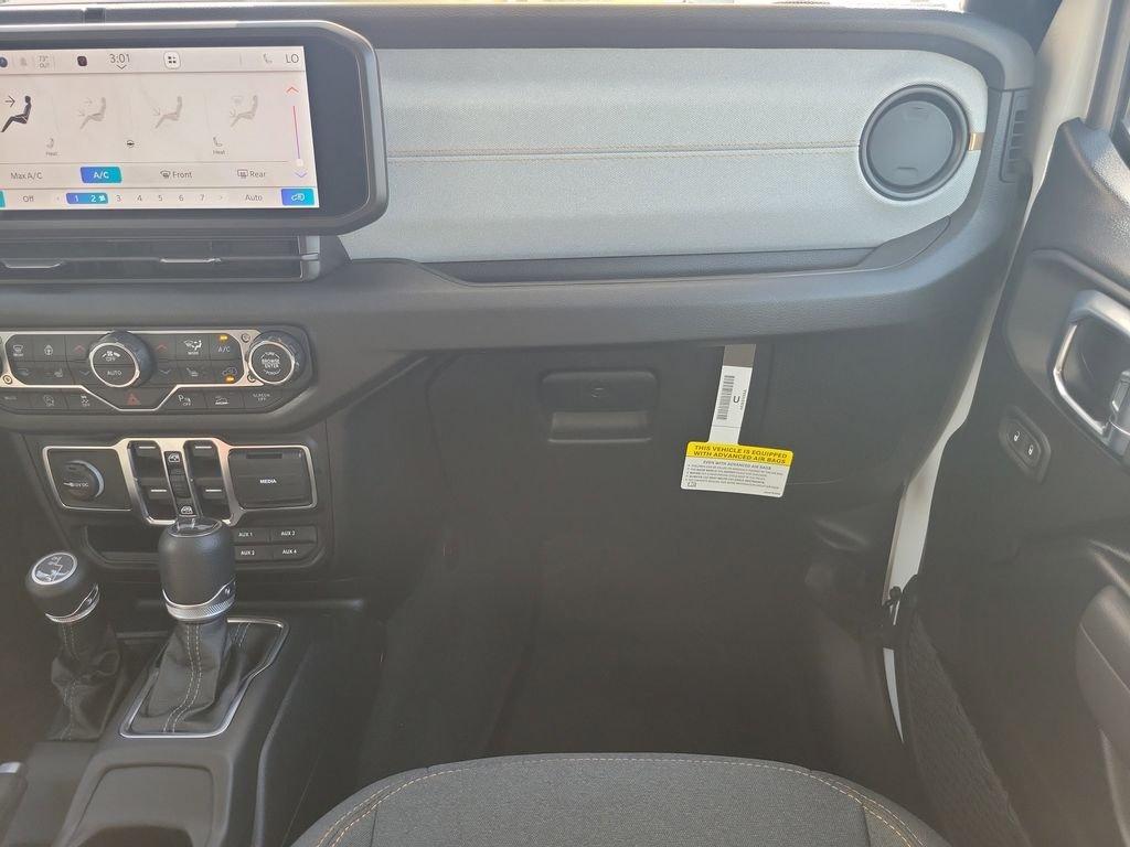 Jeep Wrangler 4-Door Sport S - Thumbnail 17