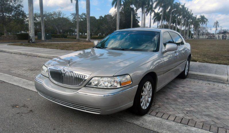 Lincoln Town Car - Thumbnail 3