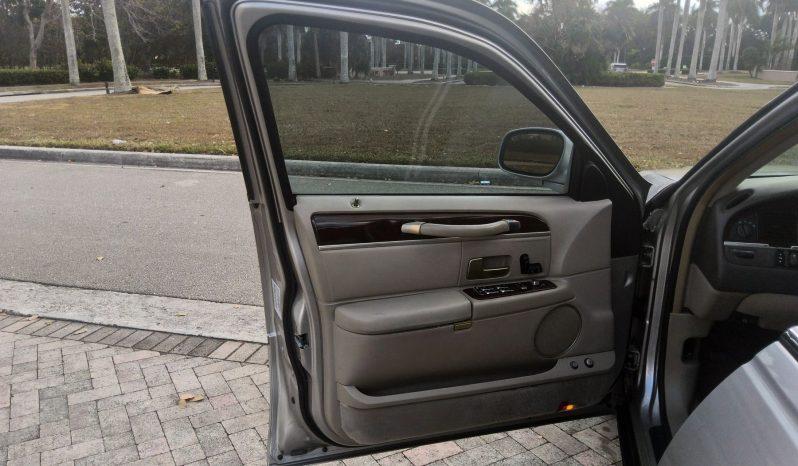Lincoln Town Car - Thumbnail 19