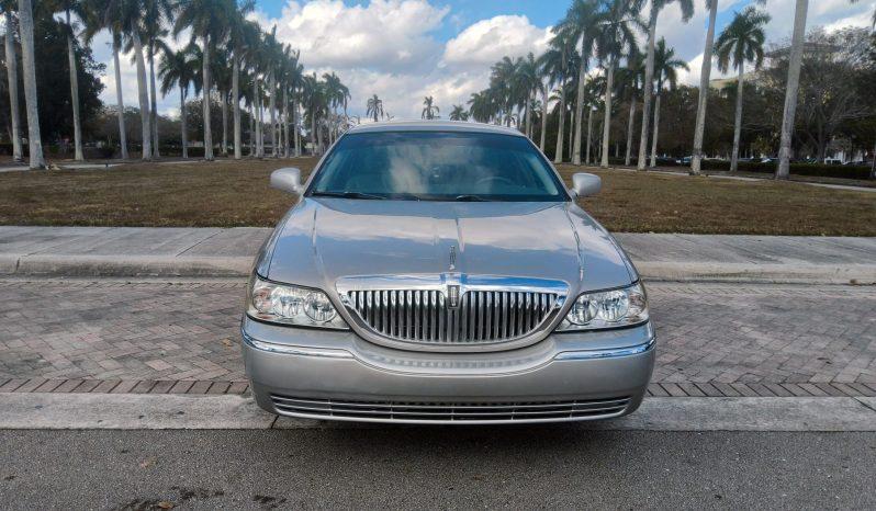 Lincoln Town Car - Thumbnail 4