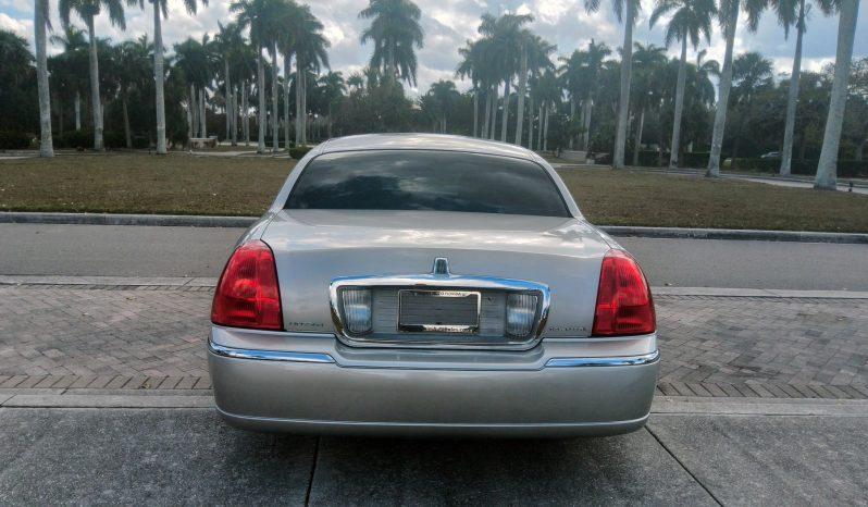 Lincoln Town Car - Thumbnail 14
