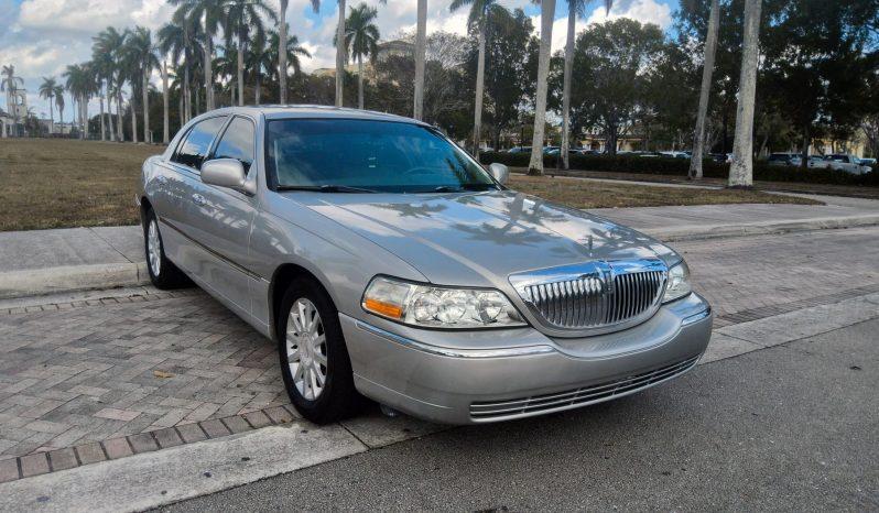 Lincoln Town Car - Thumbnail 2