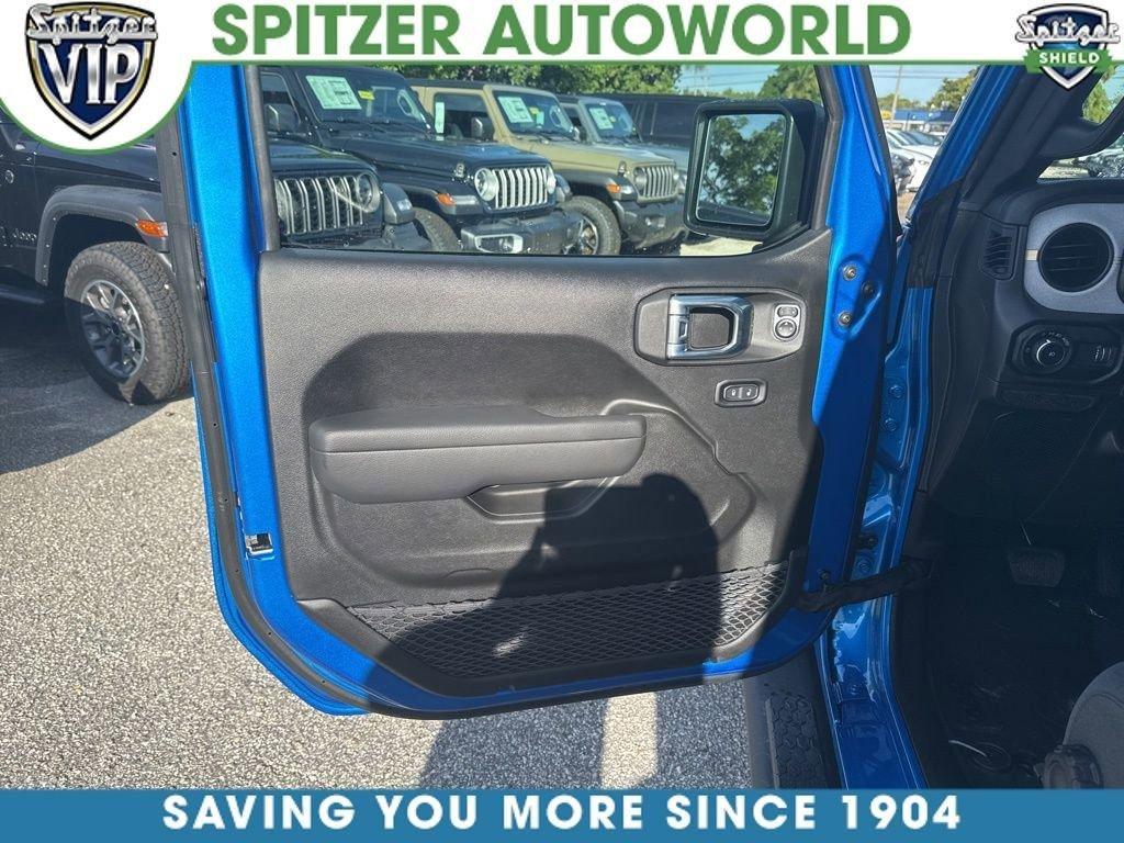 Jeep Wrangler 4-Door Sport S - Thumbnail 6