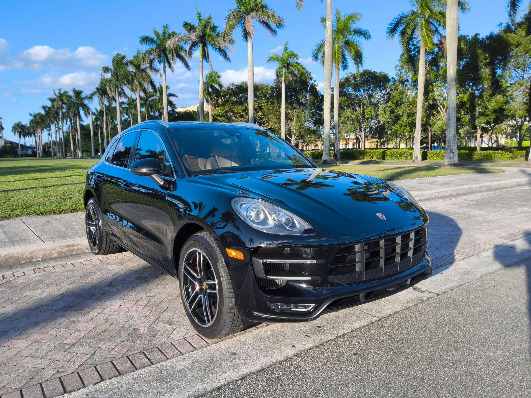Porsche Macan - View 1
