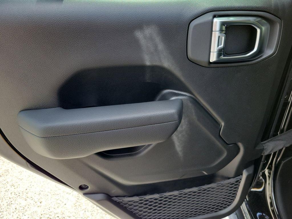 Jeep Wrangler 4-Door Sport S - Thumbnail 8