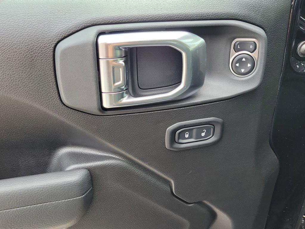 Jeep Wrangler 4-Door Sport S - Thumbnail 18