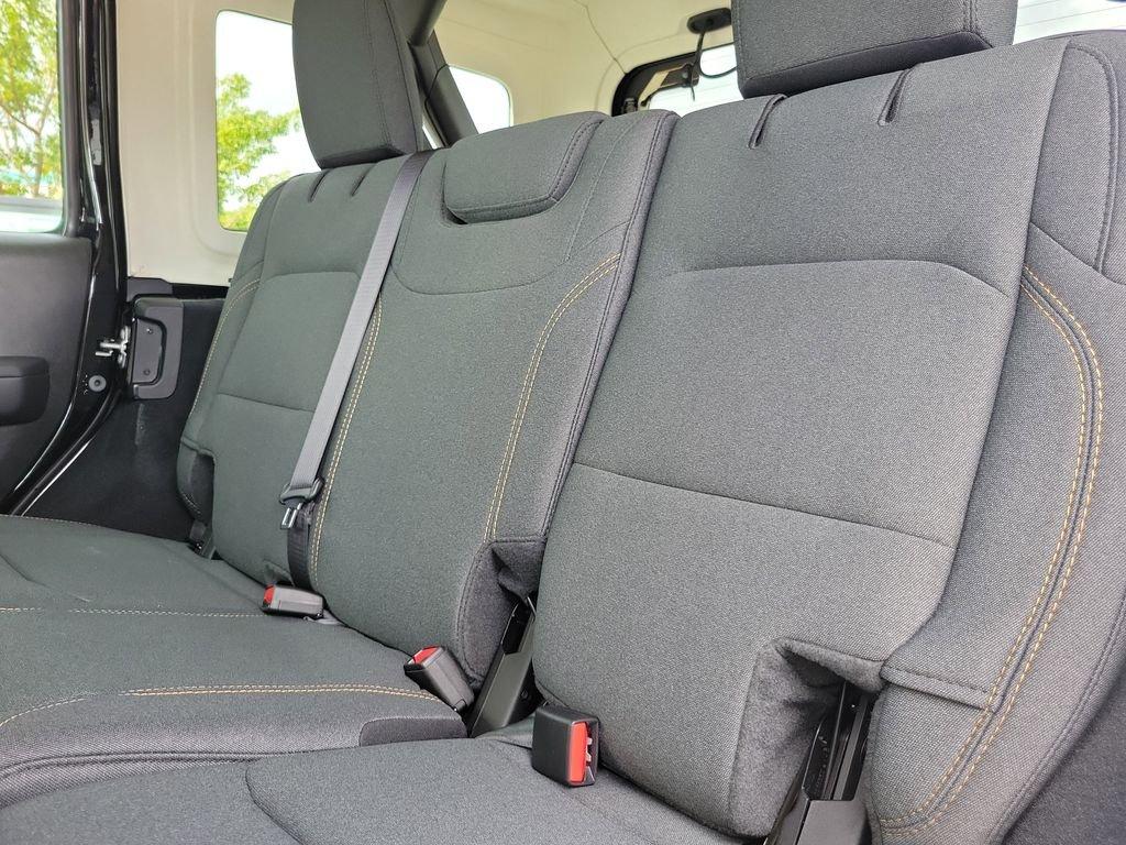 Jeep Wrangler 4-Door Sport S - Thumbnail 9