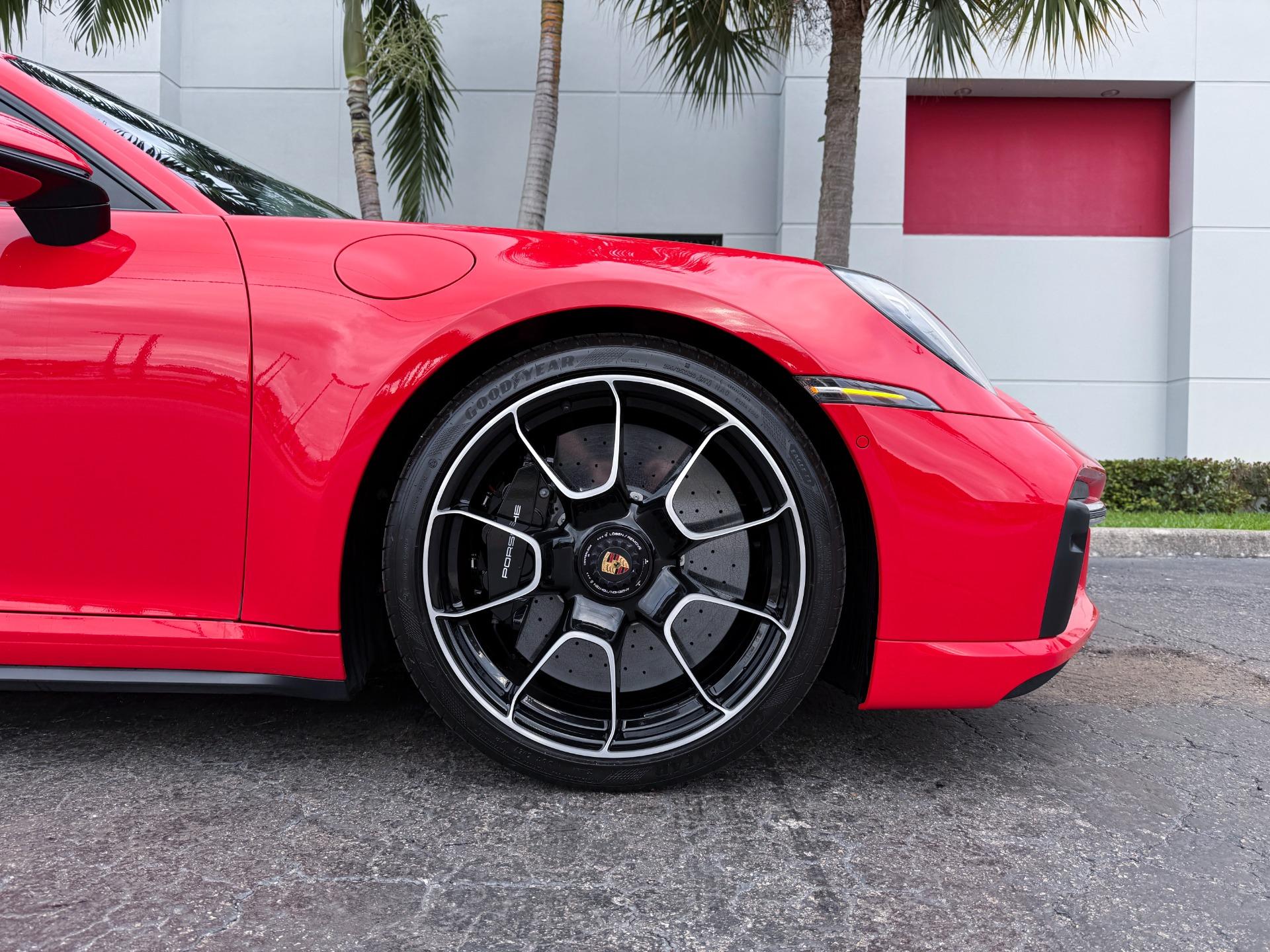 Porsche 911 Turbo S - Thumbnail 4