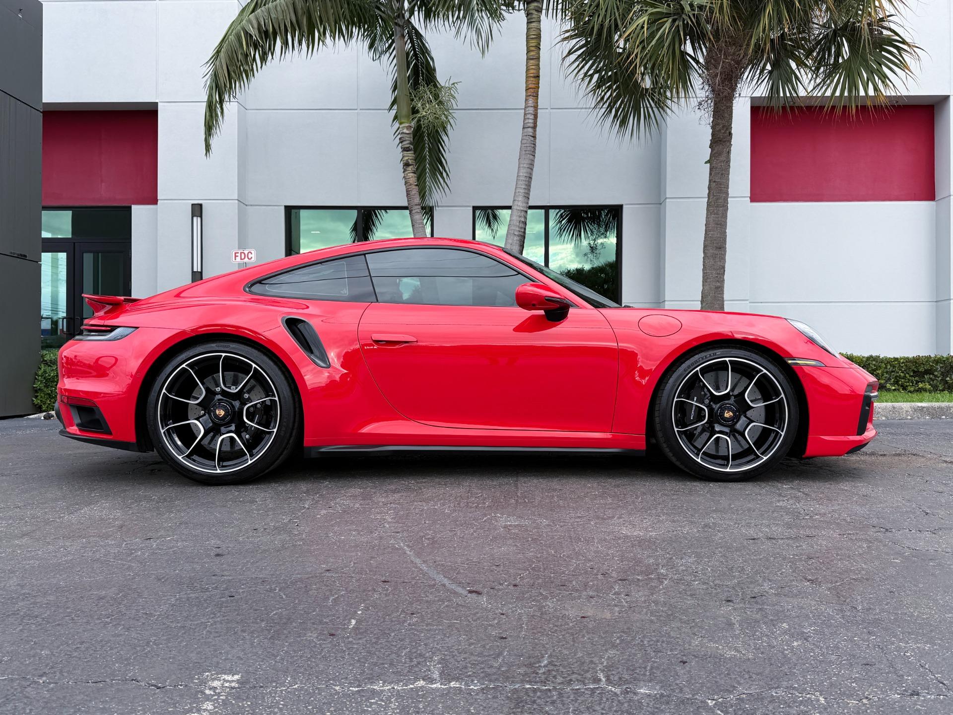 Porsche 911 Turbo S - Thumbnail 3