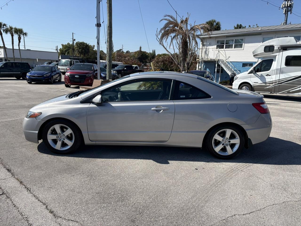 Honda Civic Cpe - Thumbnail 2