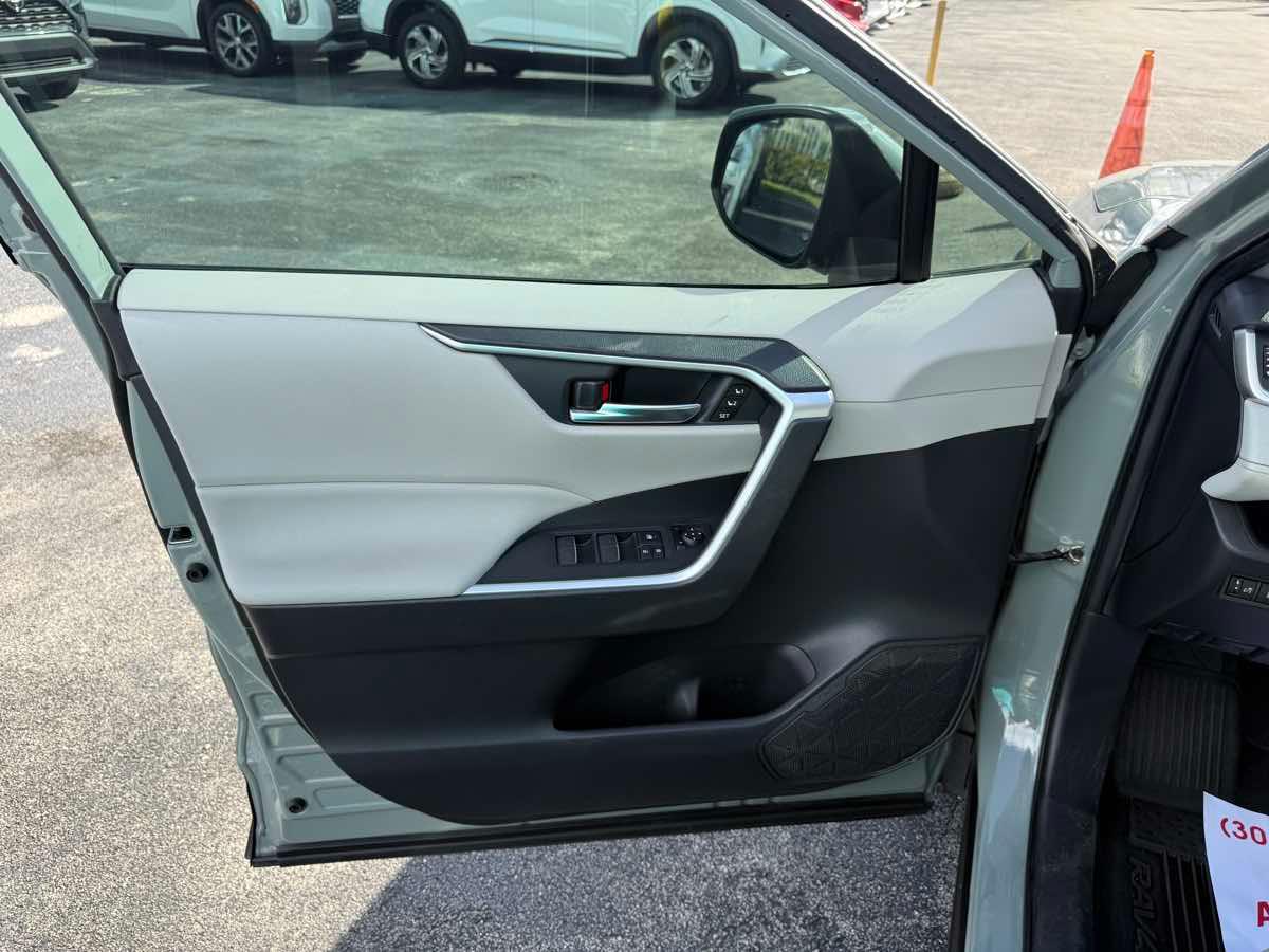 Toyota Rav4 Xle Premium Fwd - Thumbnail 16