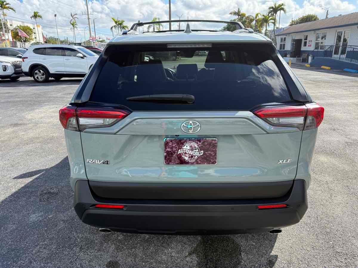 Toyota Rav4 Xle Premium Fwd - Thumbnail 9