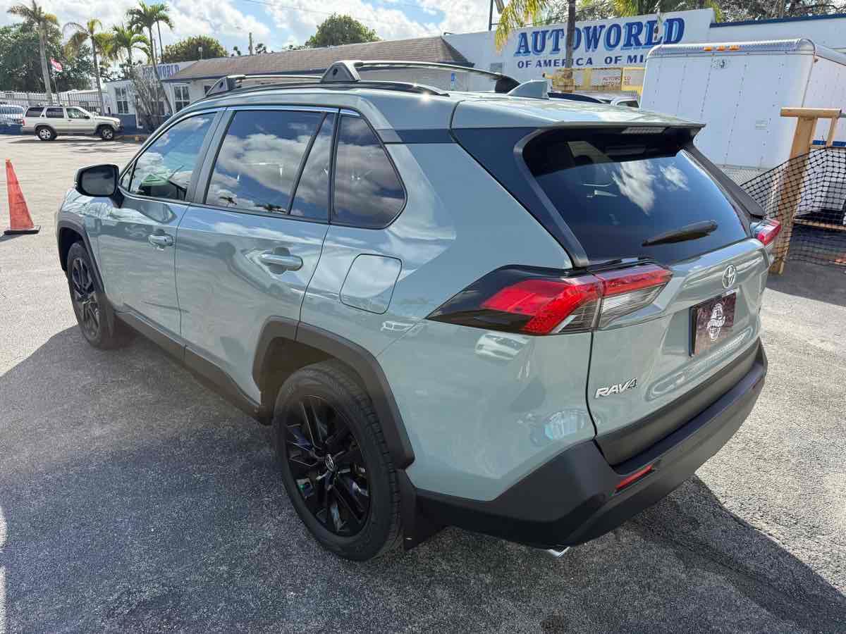 Toyota Rav4 Xle Premium Fwd - Thumbnail 8