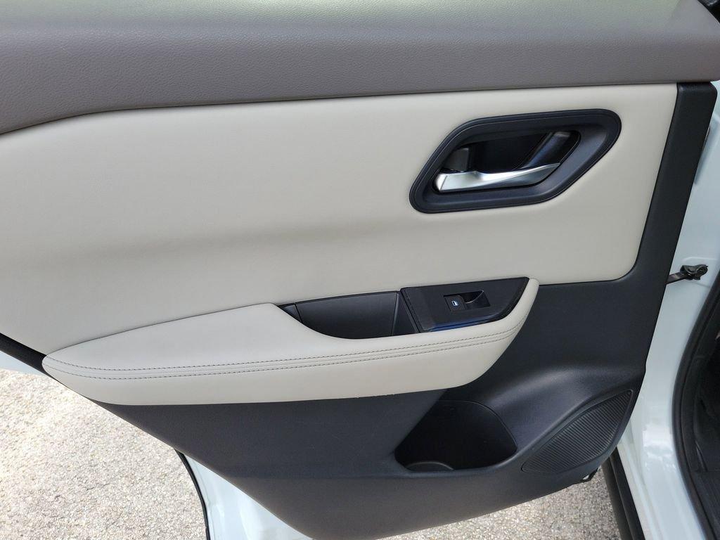 Nissan Rogue Sv Awd - Thumbnail 11