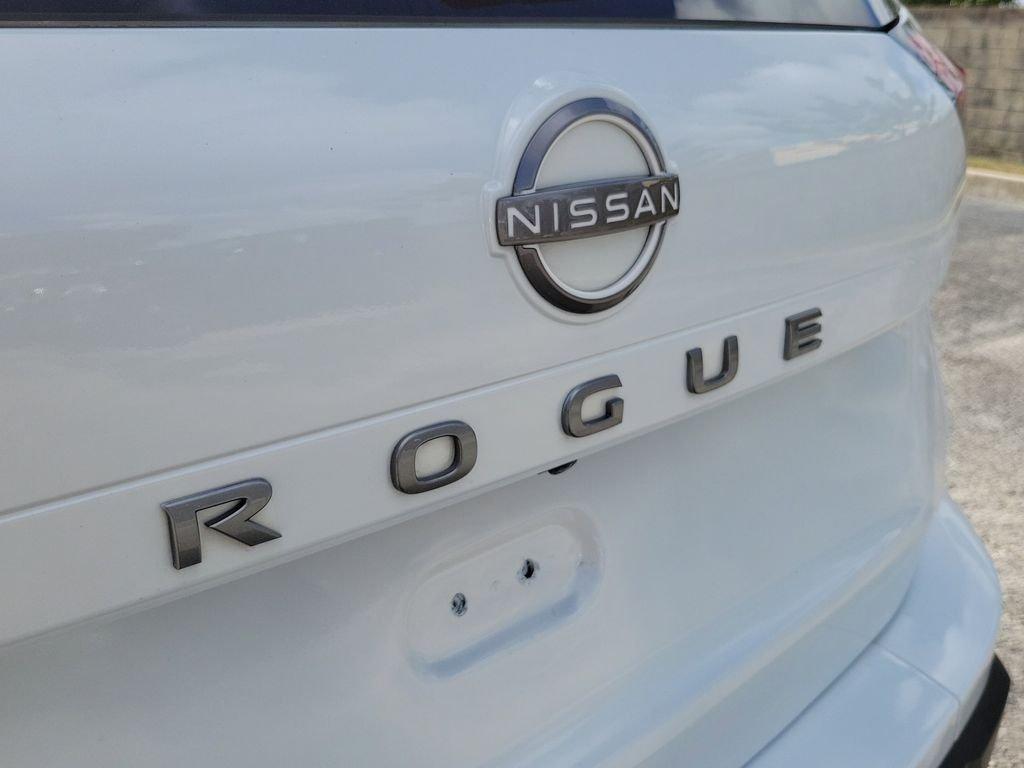 Nissan Rogue Sv Awd - Thumbnail 7