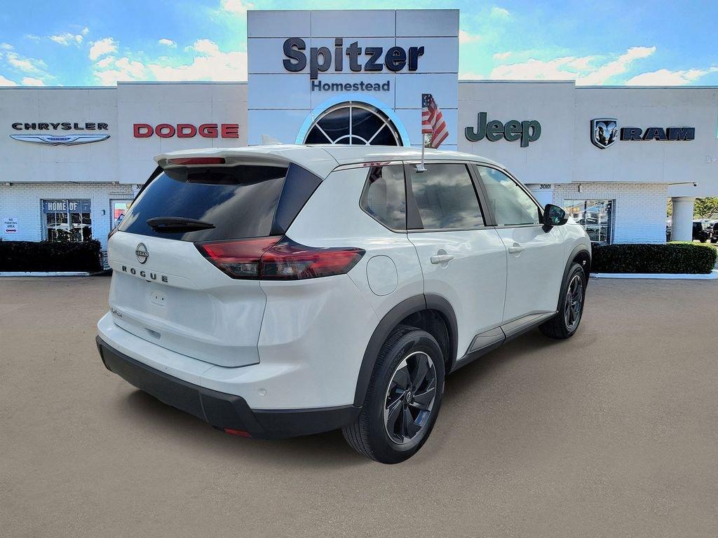 Nissan Rogue Sv Awd - Thumbnail 3