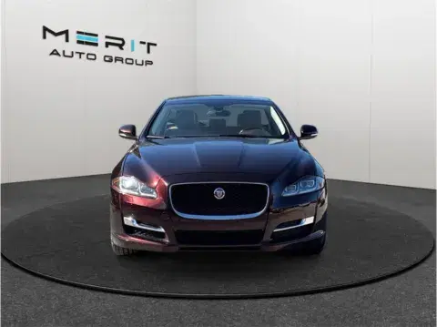 Jaguar Xj R-Sport Sedan 4D - Thumbnail 4