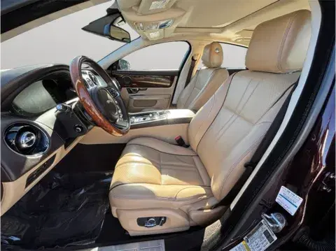 Jaguar Xj R-Sport Sedan 4D - Thumbnail 3