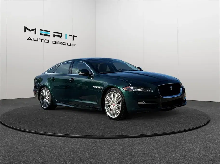 Jaguar Xj R-Sport Sedan 4D - Thumbnail 2