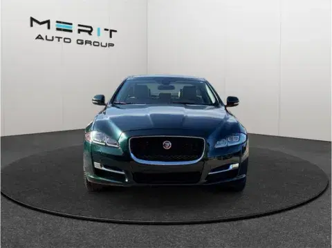 Jaguar Xj R-Sport Sedan 4D - Thumbnail 4