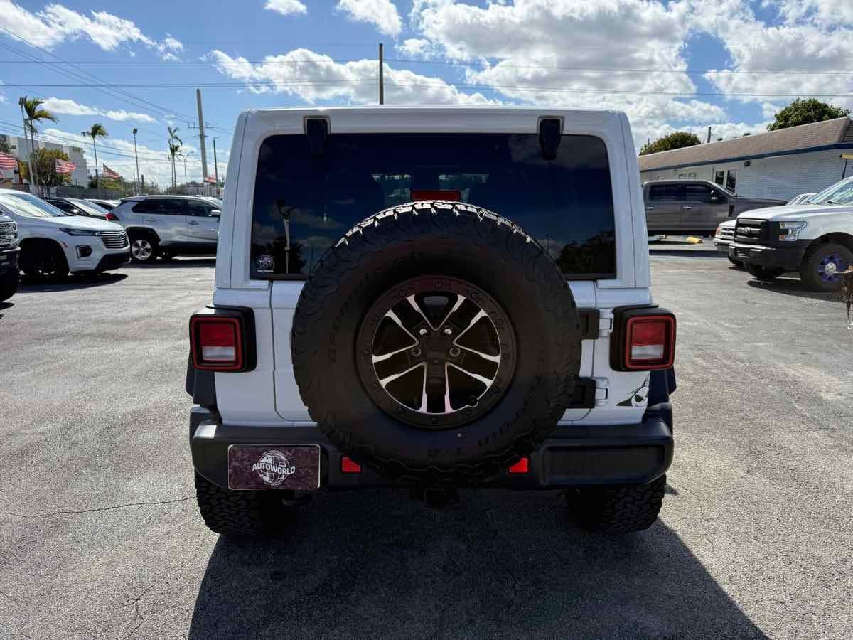 Jeep Wrangler Willys 4 Door 4X4 - Thumbnail 9