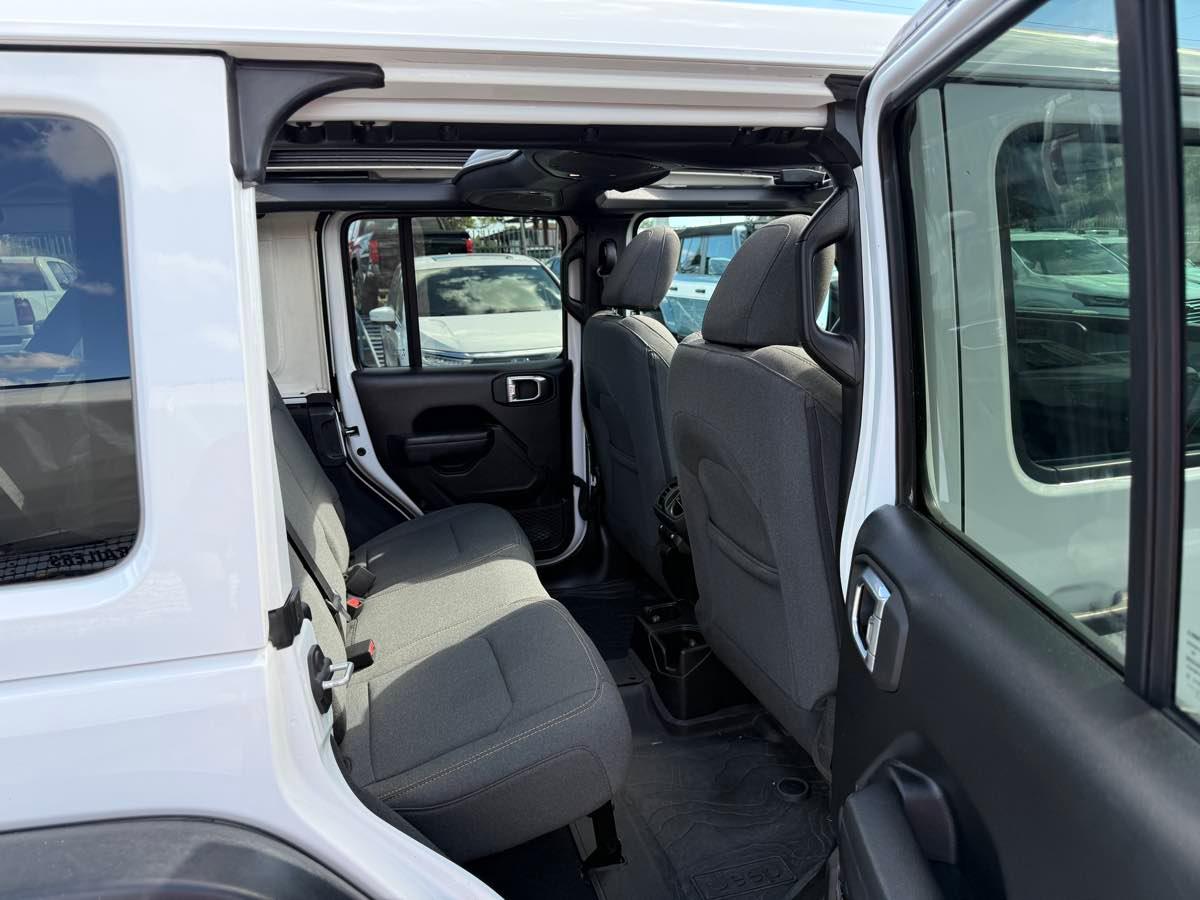 Jeep Wrangler Willys 4 Door 4X4 - Thumbnail 20