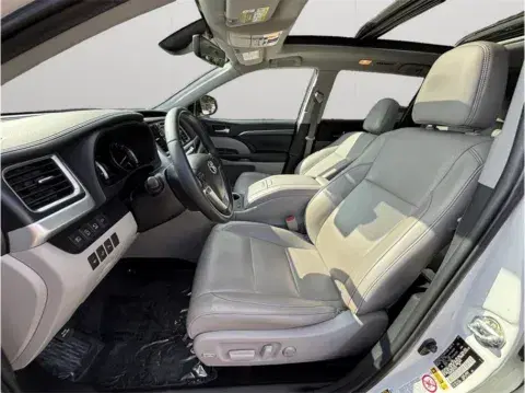 Toyota Highlander Limited Platinum Sport Utility 4D - Thumbnail 3