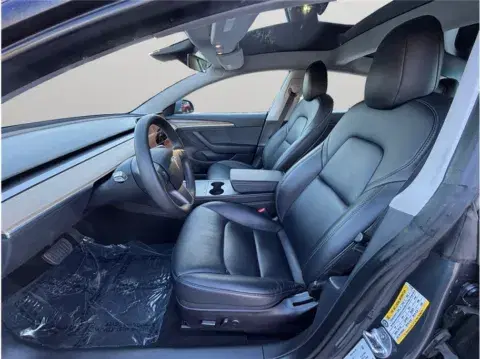 Tesla Model 3 Long Range Sedan 4D - Thumbnail 3