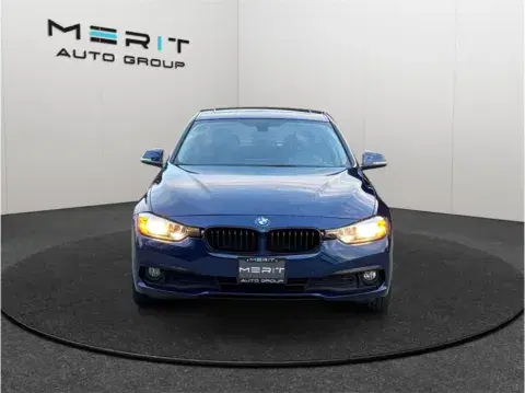 BMW 3 Series 320I Xdrive Sedan 4D - Thumbnail 4