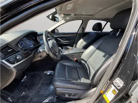 BMW 5 Series 528I Sedan 4D - Thumbnail 3