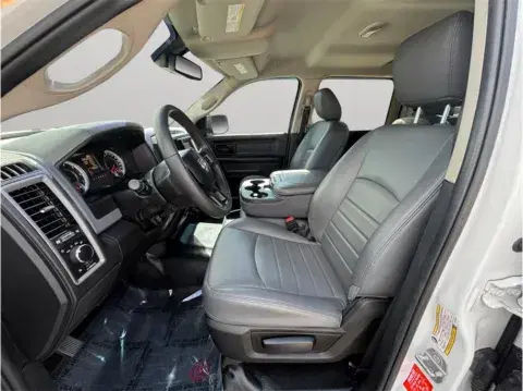 Ram 1500 Classic Crew Cab Tradesman Pickup 4D 5 1/2 Ft - Thumbnail 3