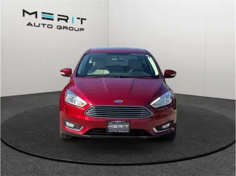 Ford Focus Titanium Hatchback 4D - Thumbnail 4