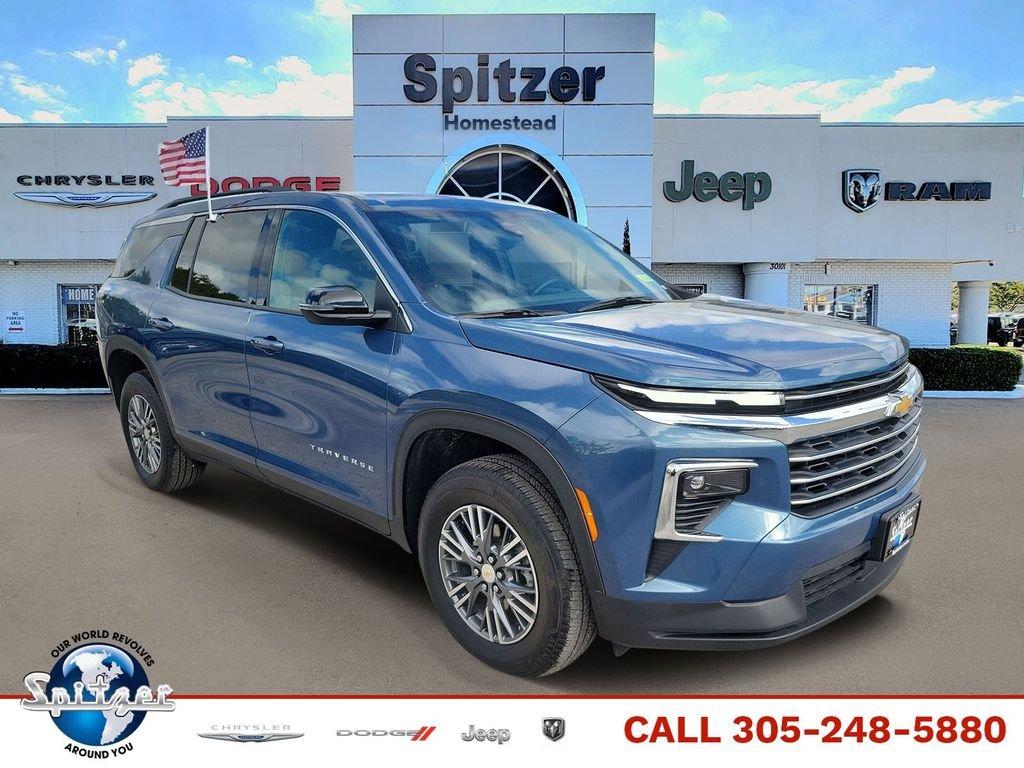 Chevrolet Traverse Lt With Navigation - Thumbnail 2