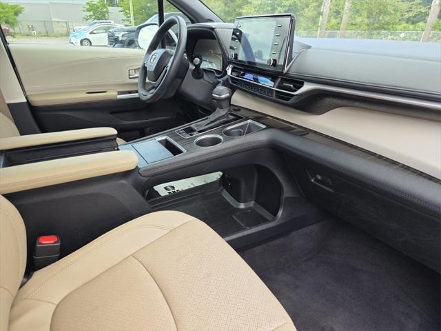 Toyota Sienna Limited With Navigation - Thumbnail 14