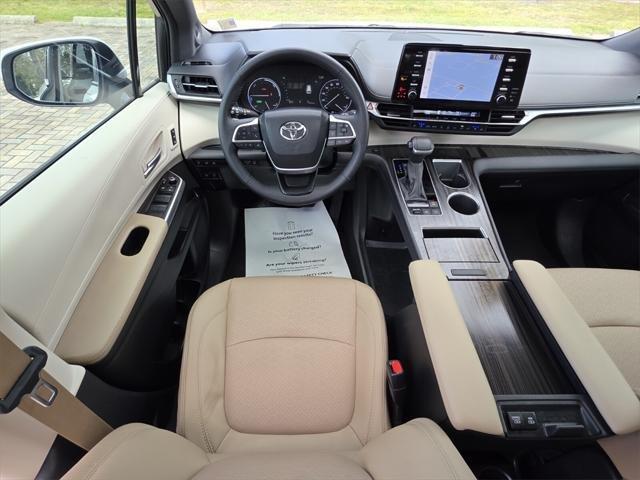 Toyota Sienna Limited With Navigation - Thumbnail 7