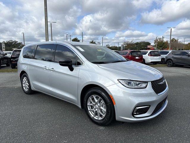 Chrysler Pacifica Select - View 1