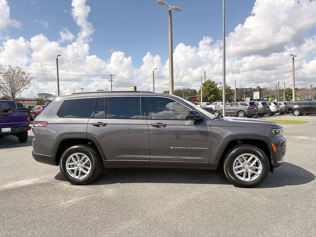 Jeep Grand Cherokee L Laredo X 4X4 - Thumbnail 3