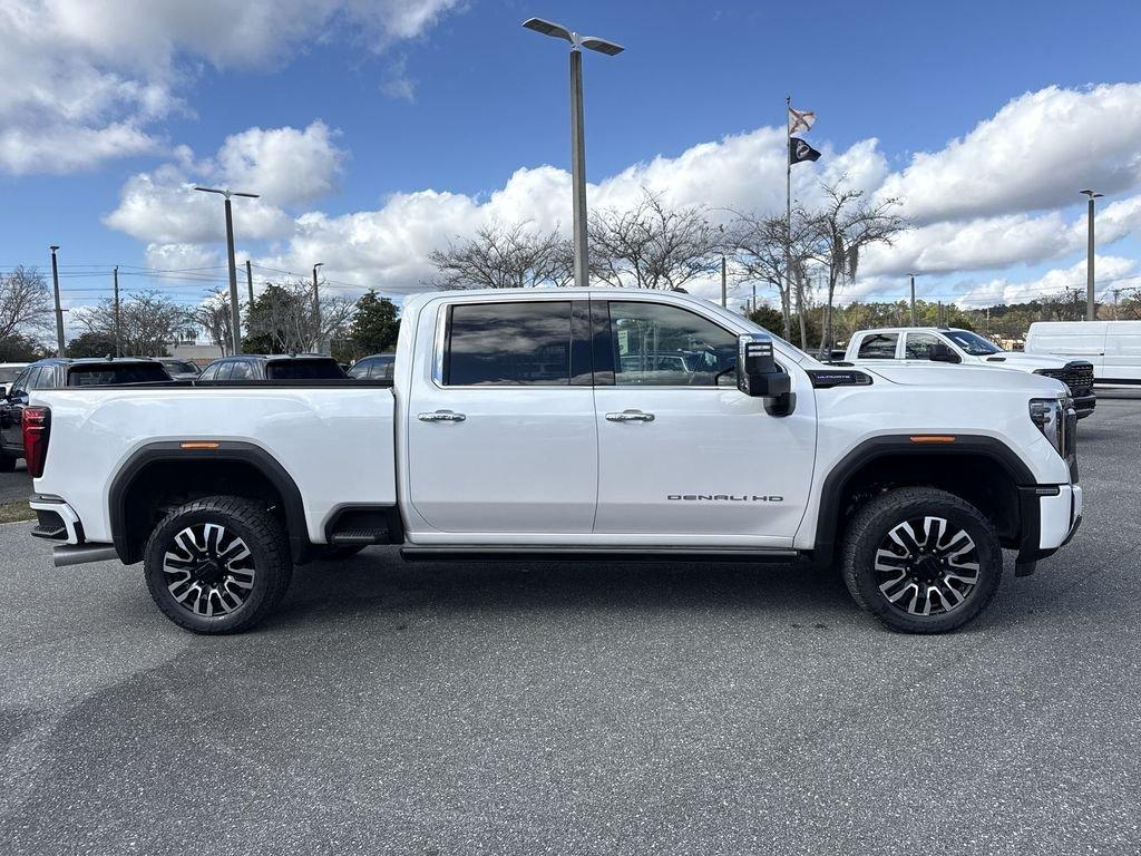 GMC Sierra 2500Hd Denali Ultimate - Thumbnail 3