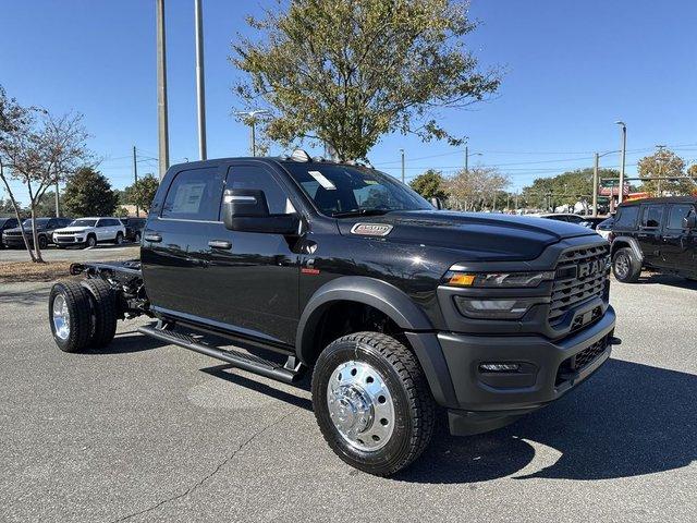 Ram 5500 Tradesman Chassis Crew Cab 4X4 60' Ca - View 1