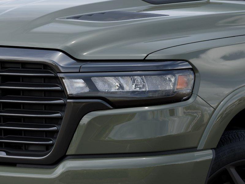 Ram 1500 Laramie Crew Cab 4X4 5'7' Box - Thumbnail 11