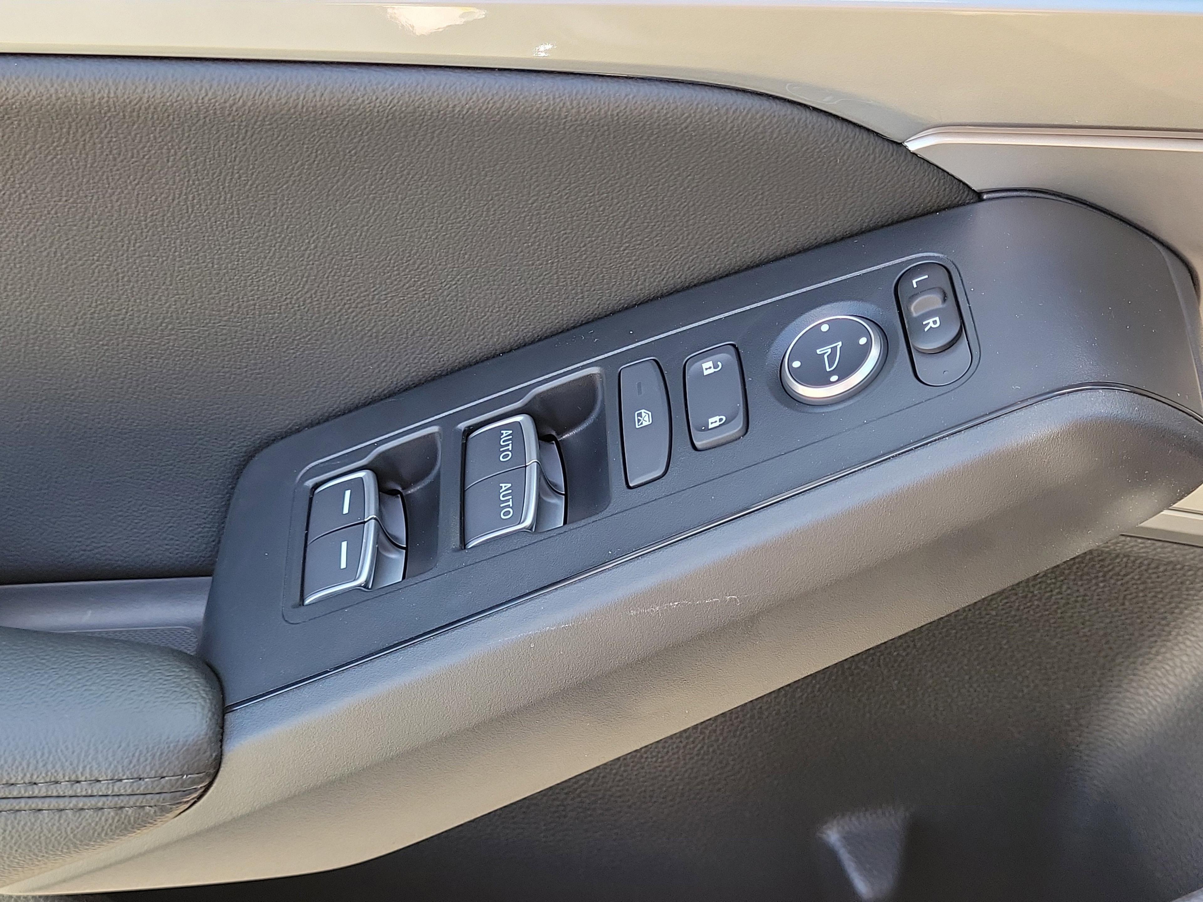 Acura Integra Base - Thumbnail 13