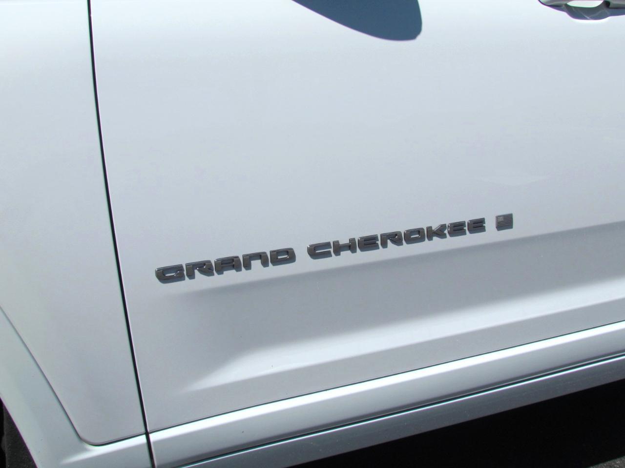 Jeep Grand Cherokeeoverland 4D Suv Rwd - Thumbnail 13