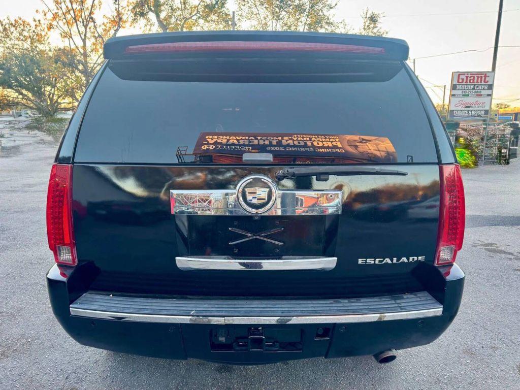 Cadillac Escalade - Thumbnail 13