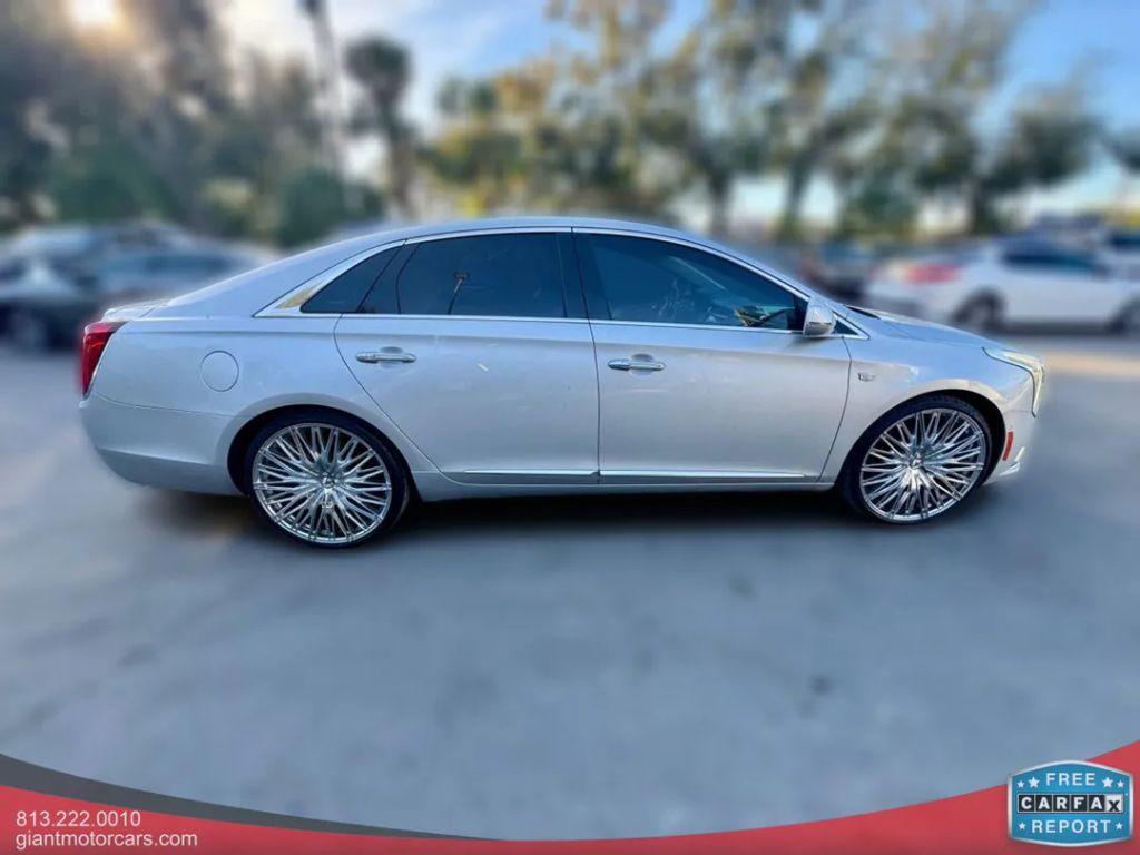 Cadillac Xts - Thumbnail 10