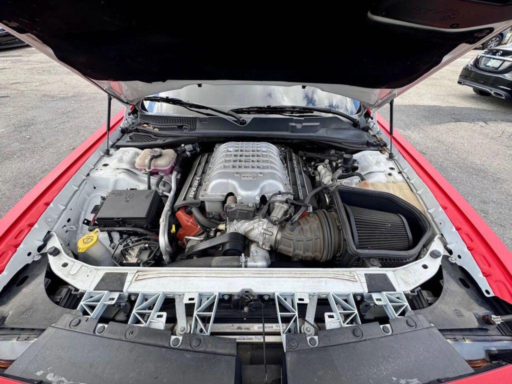 Dodge Challenger - Thumbnail 2