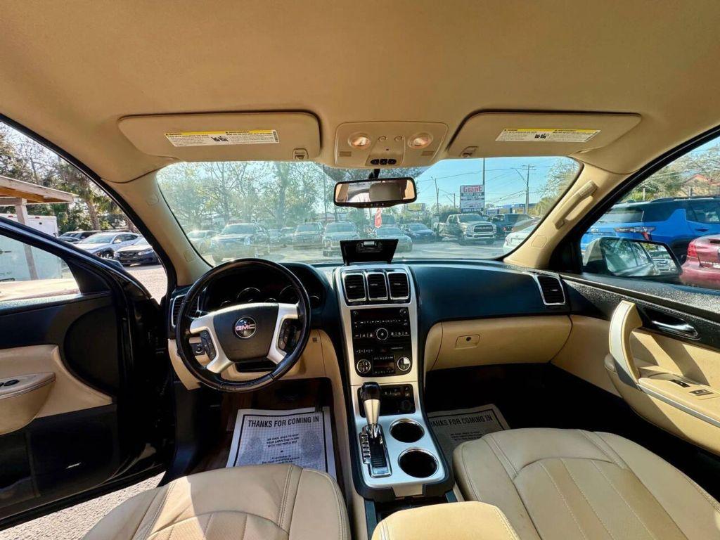 GMC Acadia - Thumbnail 2