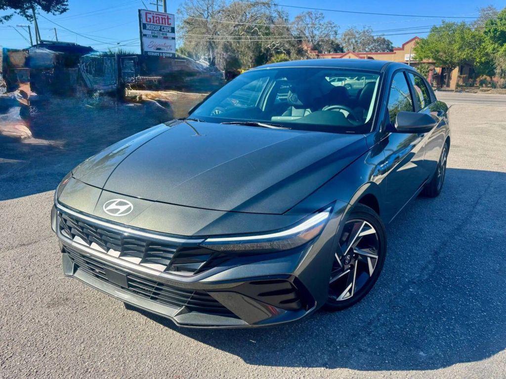 Hyundai Elantra Hybrid - Thumbnail 9