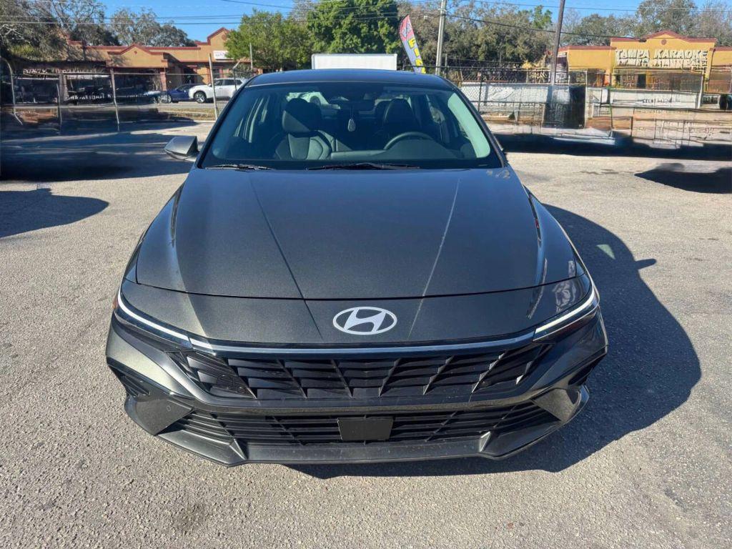 Hyundai Elantra Hybrid - Thumbnail 14