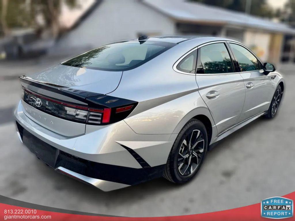 Hyundai Sonata - Thumbnail 11