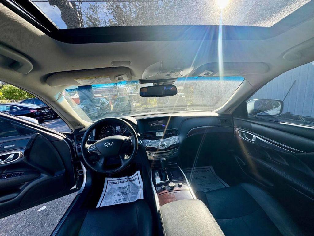 Infiniti Q70 - Thumbnail 2